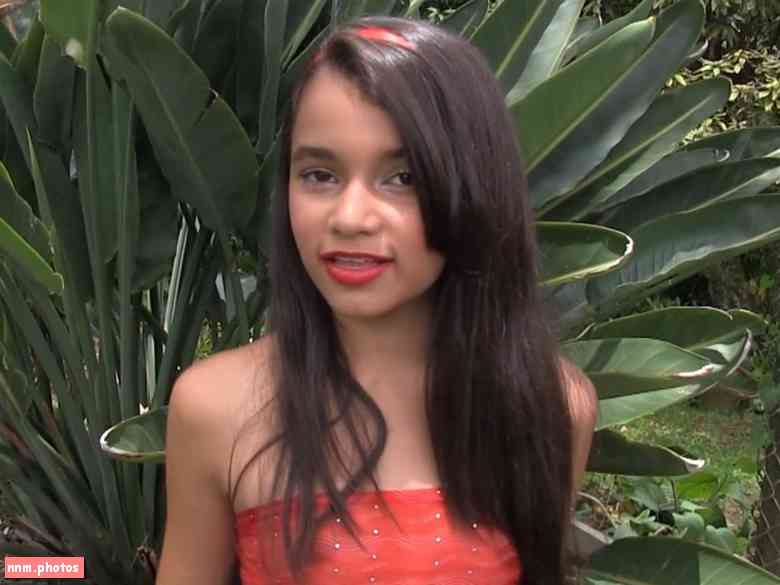 Sofia Sweety [Sofia Zapata] "Little Red Scarf" (video)